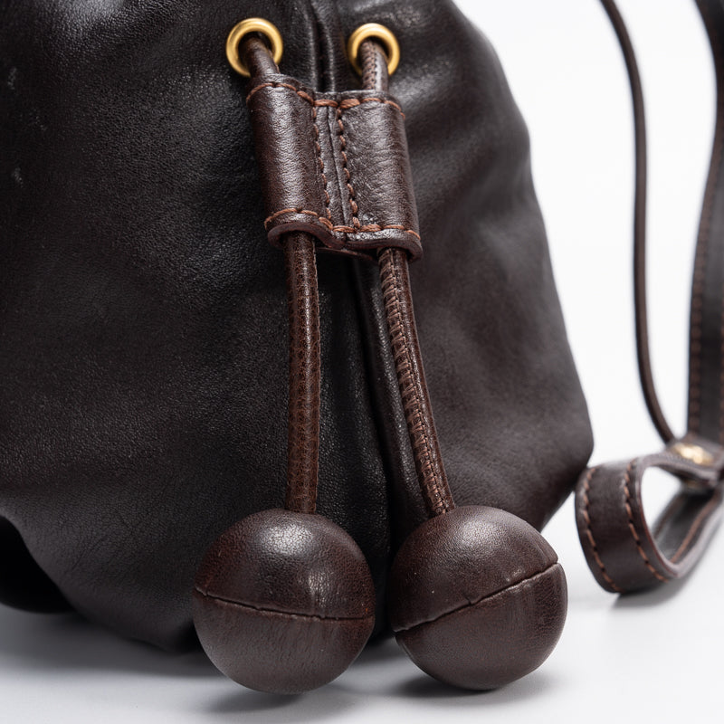 Drawstring Bucket Bag Horsehide Leather Shoulder Bag with Wooden Bead &amp; Magnetic Snap