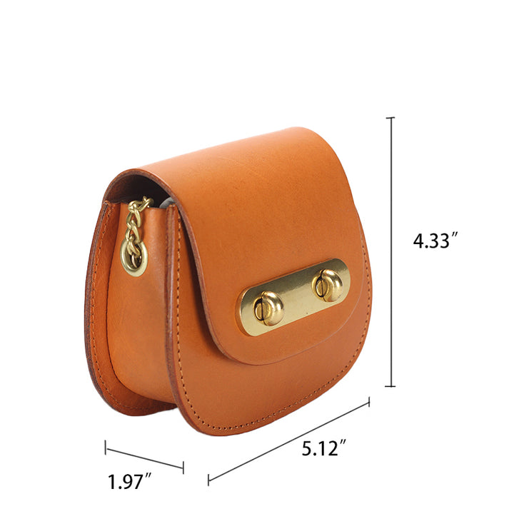 Sac bandoulière femme en cuir tanné végétal, petit sac carré tendance pour les déplacements.