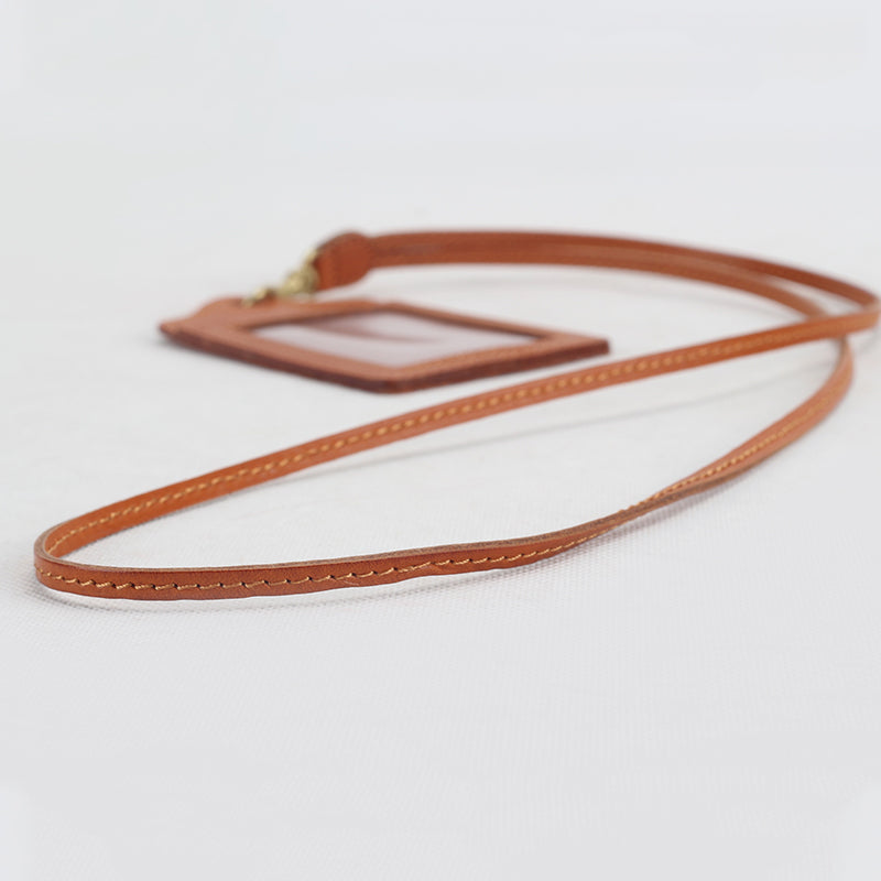 Porte-badge artisanal en cuir tanné végétal, style tendance