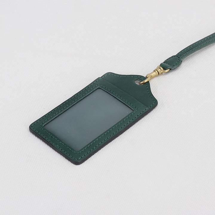 Porte-badge artisanal en cuir tanné végétal, style tendance