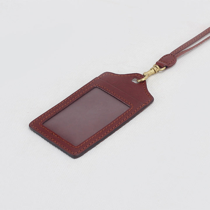Porte-badge artisanal en cuir tanné végétal, style tendance