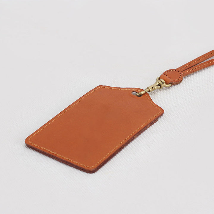 Porte-badge artisanal en cuir tanné végétal, style tendance