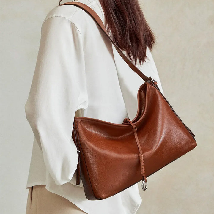 Leather Hobo Bag in Vegetable-Tanned Leather with Vintage Slouchy Style