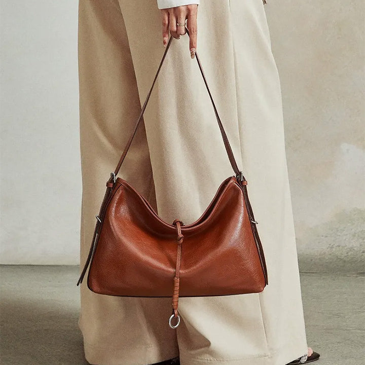 Leather Hobo Bag in Vegetable-Tanned Leather with Vintage Slouchy Style