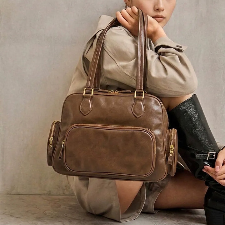 Dwarves Boston Bag with Multiple Pockets in Vegetable-Tanned Leather